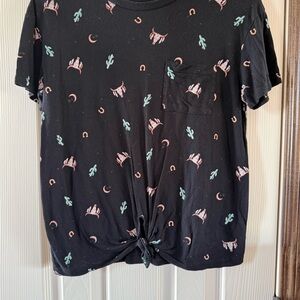 No Boundaries Black Graphic Knot-Front Top